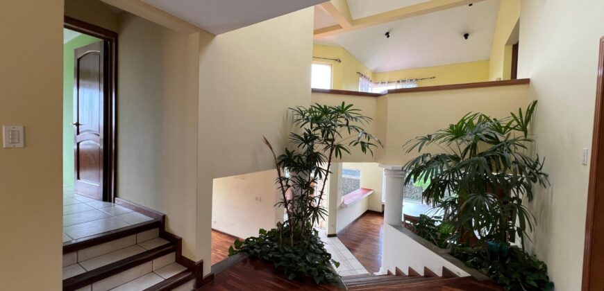 CASA EN VENTA RESIDENCIAL LOMA REAL SAN CRISTOBAL ZONA 8 DE MIXCO