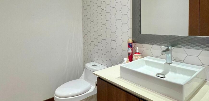 APARTAMENTO EN VENTA IKARIA ZONA 15