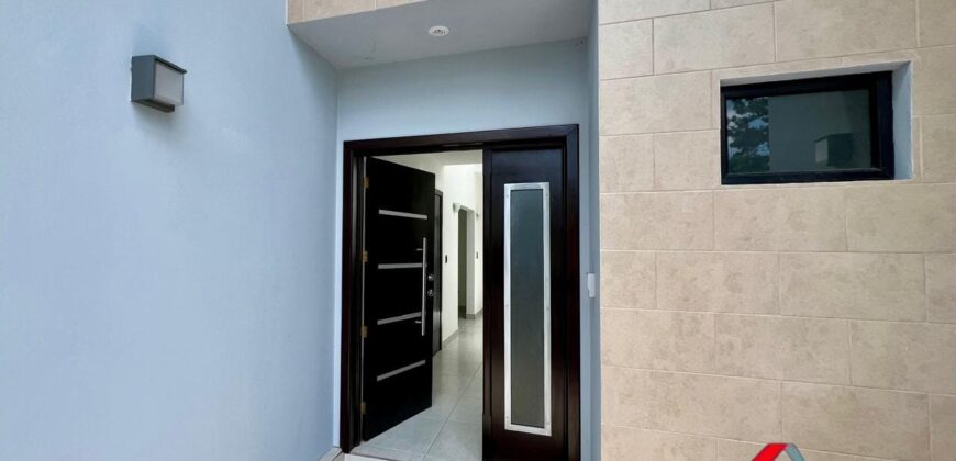 CASA EN VENTA CARRETERA A PIEDRA PARADA CRISTO REY, ZONA 6, SANTA CATARINA PINULA,  A 3 MINUTOS DE EL PULTE