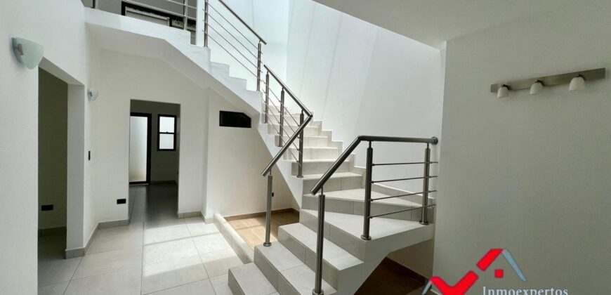 CASA EN VENTA CARRETERA A PIEDRA PARADA CRISTO REY, ZONA 6, SANTA CATARINA PINULA,  A 3 MINUTOS DE EL PULTE