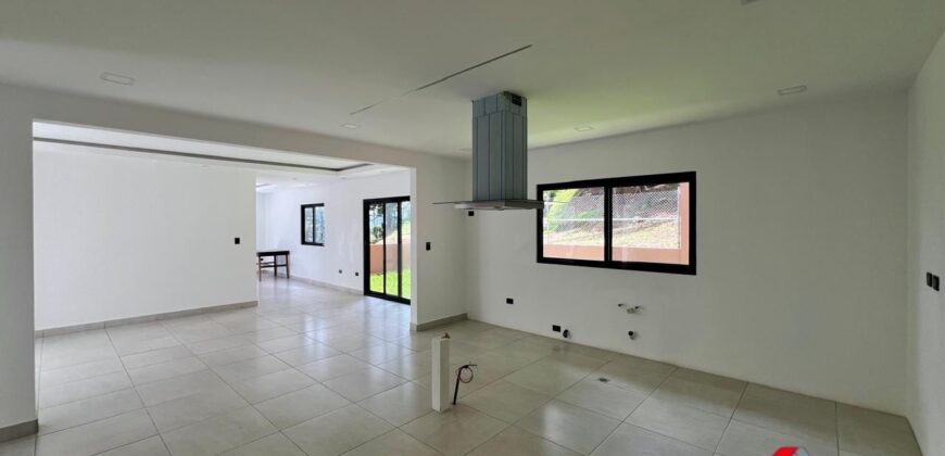 CASA EN VENTA CARRETERA A PIEDRA PARADA CRISTO REY, ZONA 6, SANTA CATARINA PINULA,  A 3 MINUTOS DE EL PULTE