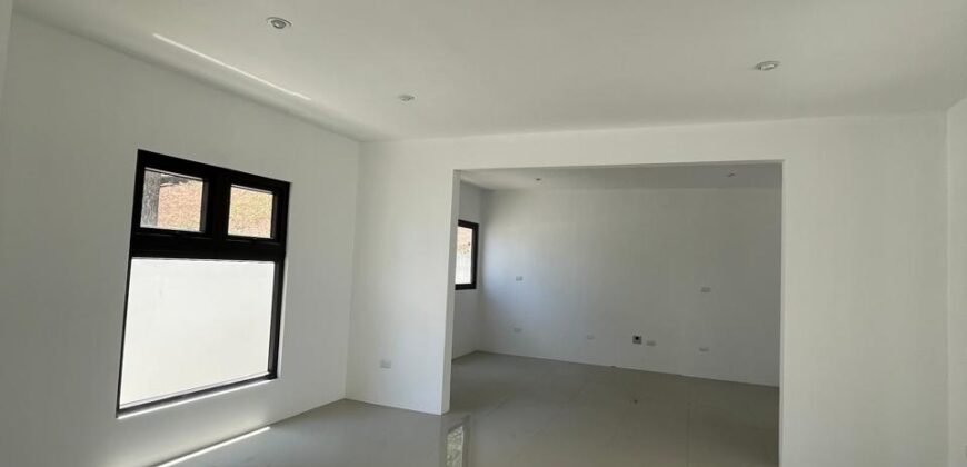 CASA EN VENTA CARRETERA A PIEDRA PARADA CRISTO REY, ZONA 6, SANTA CATARINA PINULA,  A 3 MINUTOS DE EL PULTE