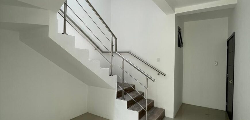 CASA EN VENTA CARRETERA A PIEDRA PARADA CRISTO REY, ZONA 6, SANTA CATARINA PINULA,  A 3 MINUTOS DE EL PULTE