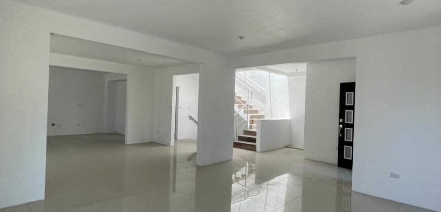 CASA EN VENTA CARRETERA A PIEDRA PARADA CRISTO REY, ZONA 6, SANTA CATARINA PINULA,  A 3 MINUTOS DE EL PULTE