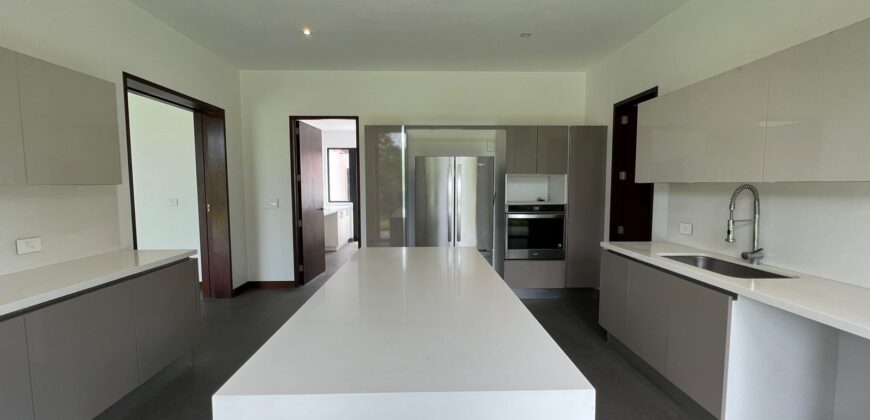 CASA EN VENTA EN PULTE GOLF, SAN ISIDRO, ZONA 16