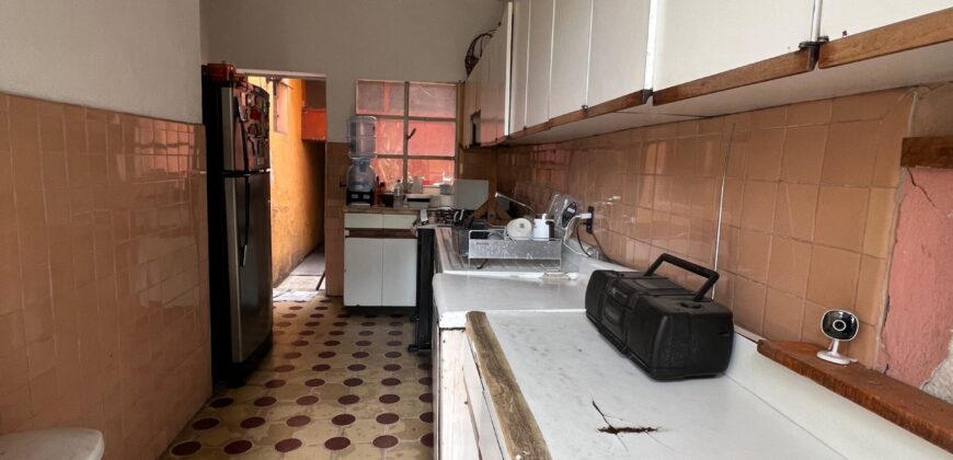 CASA EN VENTA ZONA 1 SOBRE 7MA AVENIDA   