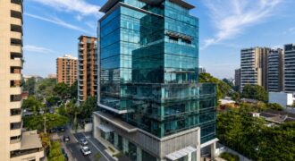 OFICINA EQUIPADA EN RENTA, ZONA 10 EDIFICIO OPTIMA