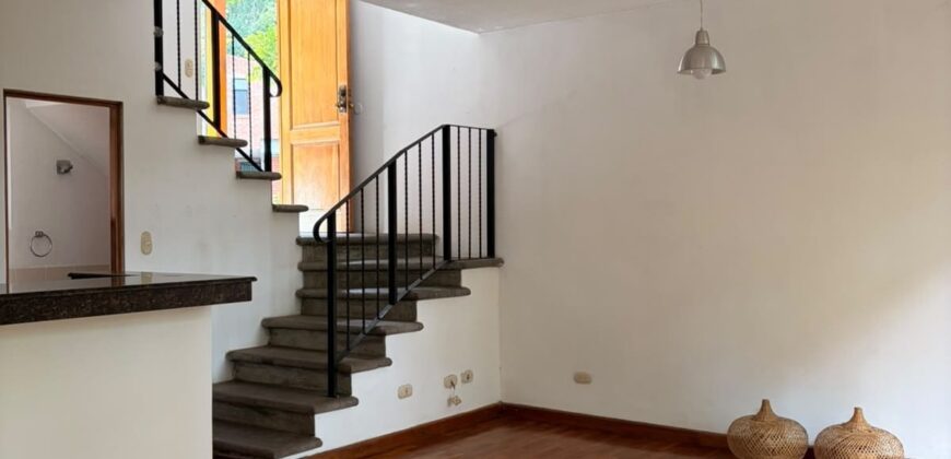 CASA EN VENTA | RESIDENCIAL EL ESCALÓN, SAN JORGE MUXBAL